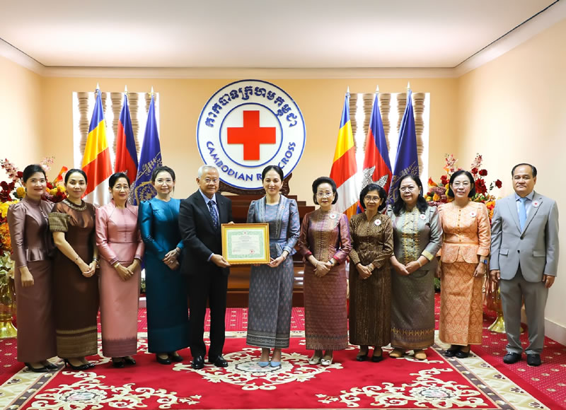 ACLEDA Bank Donates KHR800,000,000 to the Cambodian Red Cross