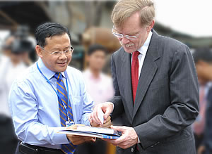 Mr. In Channy, ACLEDA Bank President & CEO, and Mr. Robert B. Zoellick, the World Bank President